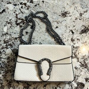Cream handbag from Amazon. Pre-owned Excellent condition.